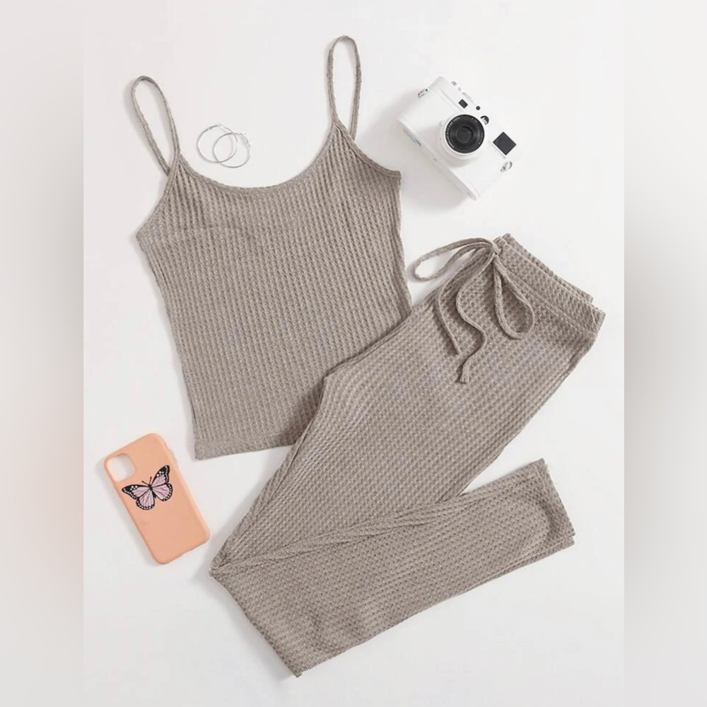 Light grey Shein XS waffle knit cami top & knot waist leggings set pajamas